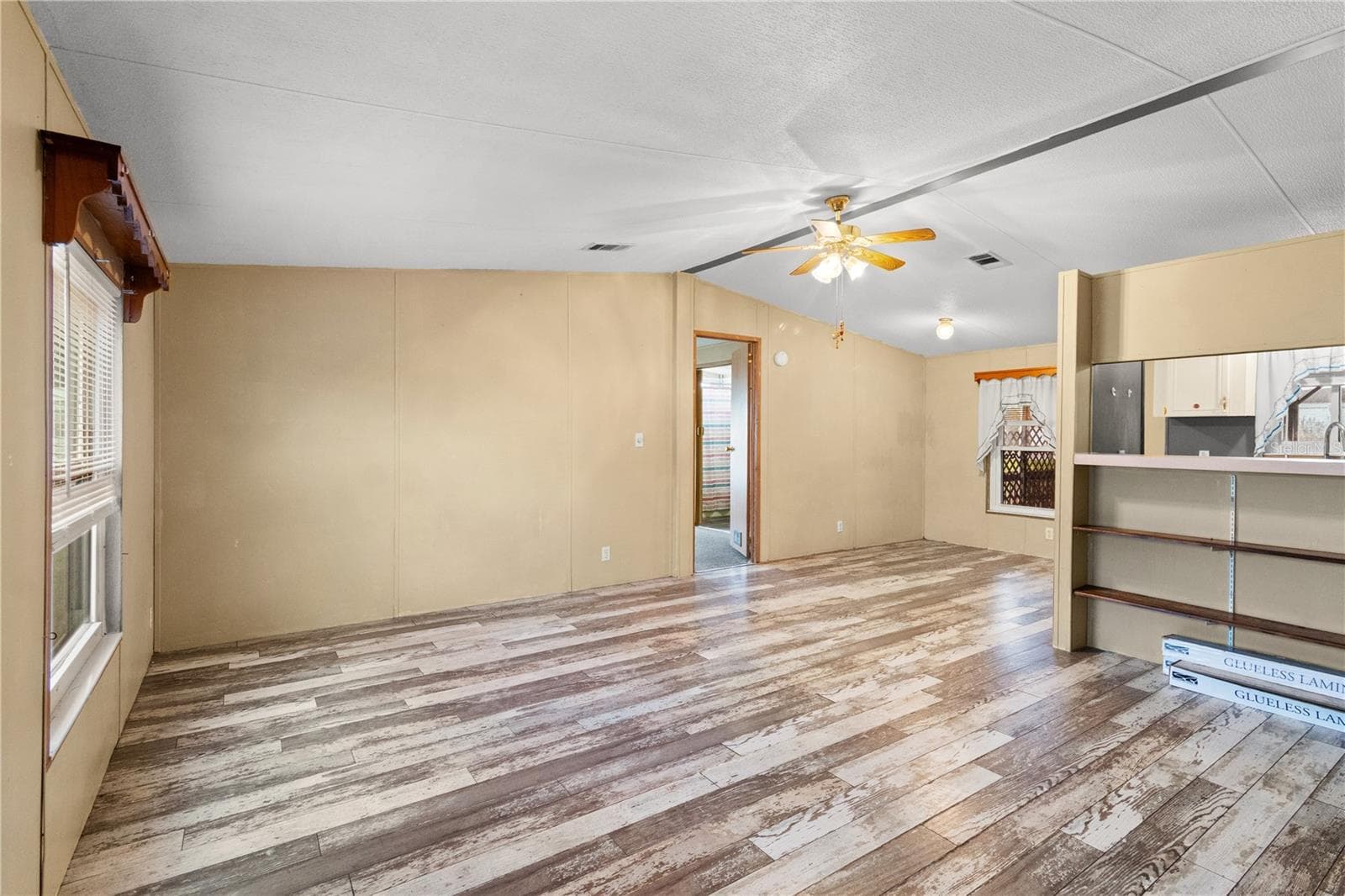 Living room - 1371 NW 12TH LN, LAKE PANASOFFKEE