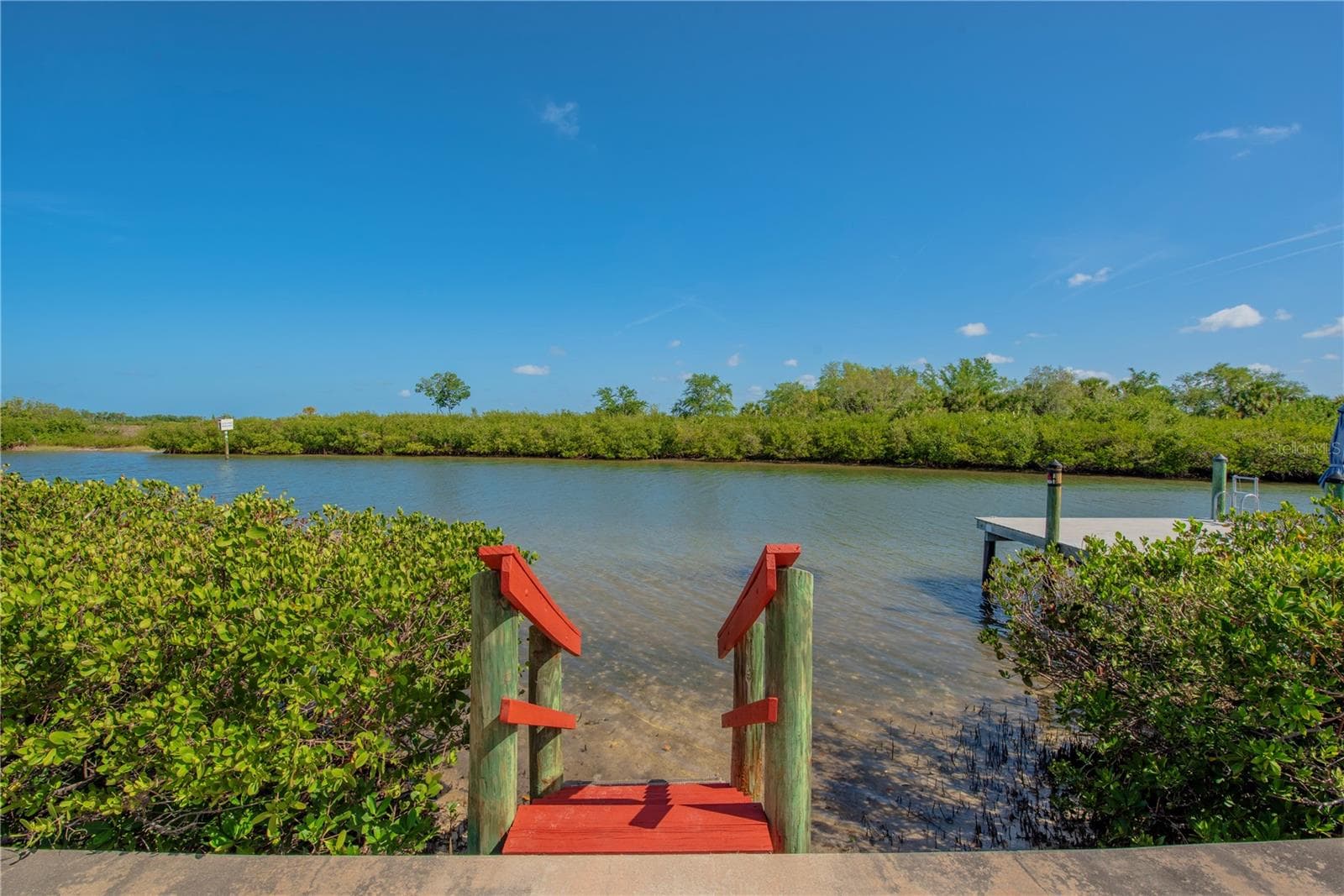 Stair that access the canal - great for kayaks and paddle boards. - 4851 W GANDY BLVD #23C, TAMPA