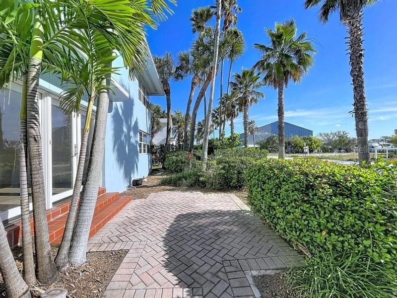 PRIVATE FRONT PATIO - 1800 PASS-A-GRILLE WAY #2, ST PETE BEACH
