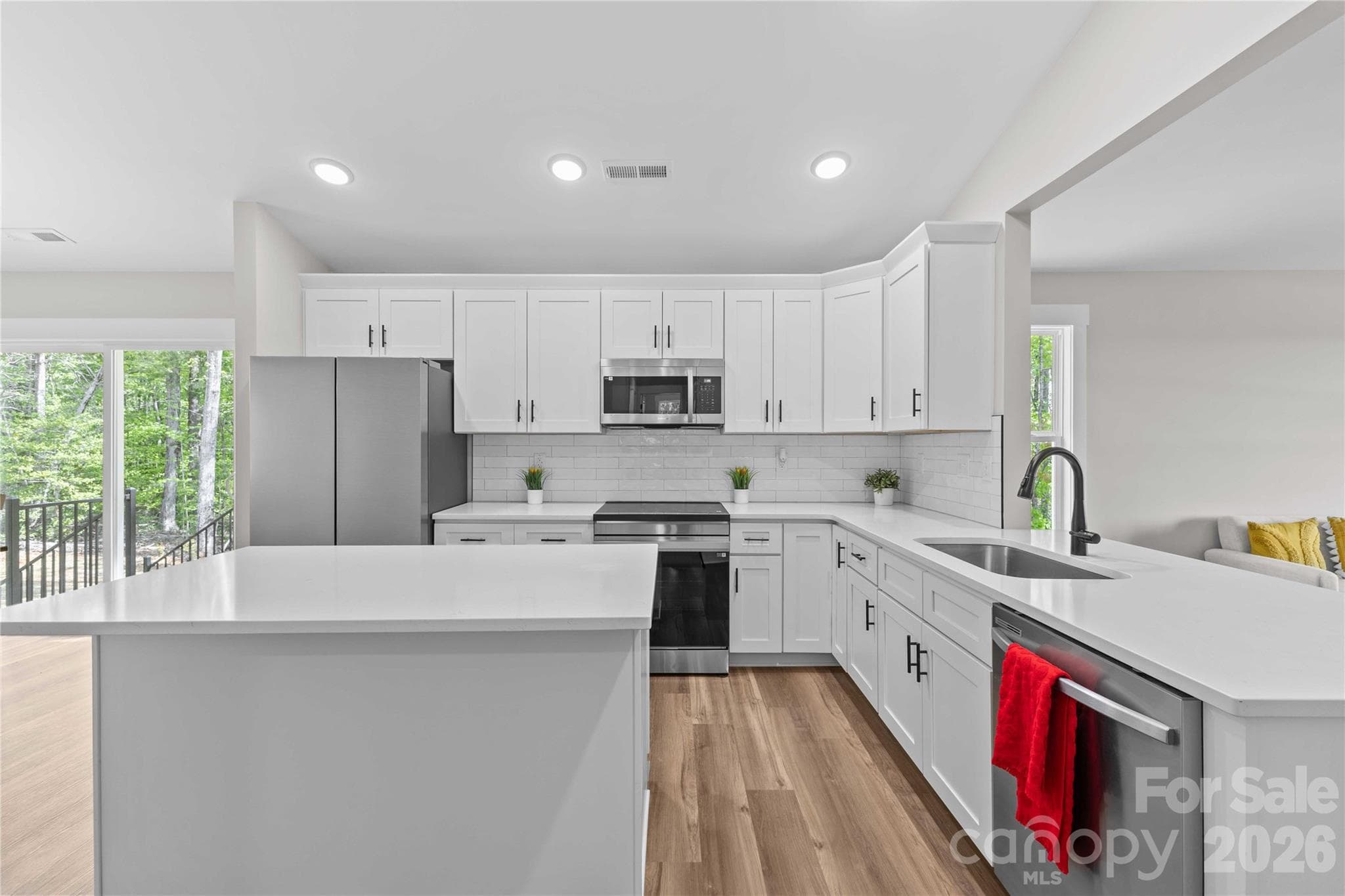 Single Family Residence at 4581 Riverside Road, Lancaster, photo 19 of 43
