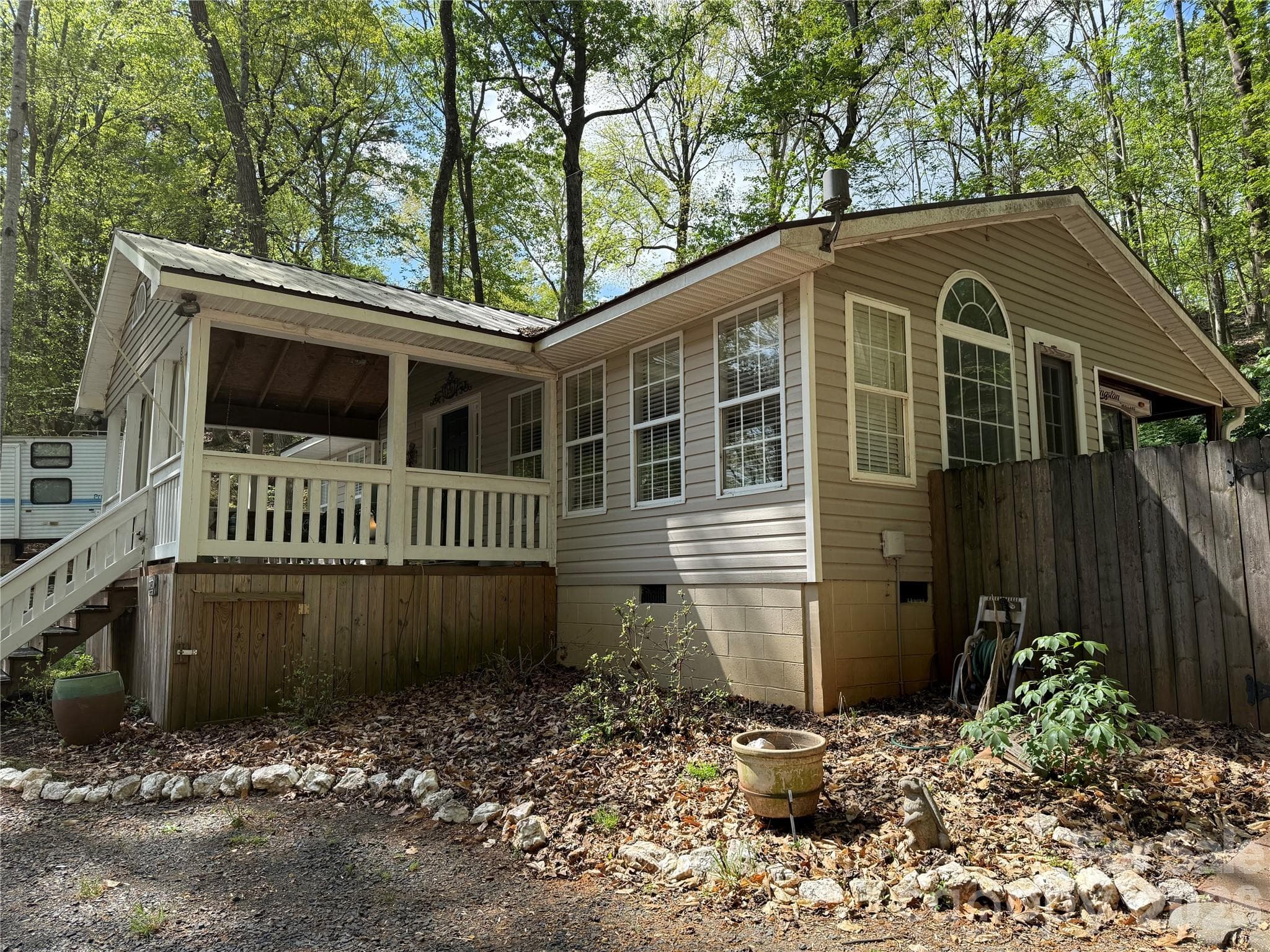 Single Family Residence at 113/115 Indian Harbor Circle, Mount Gilead, photo 4 of 37