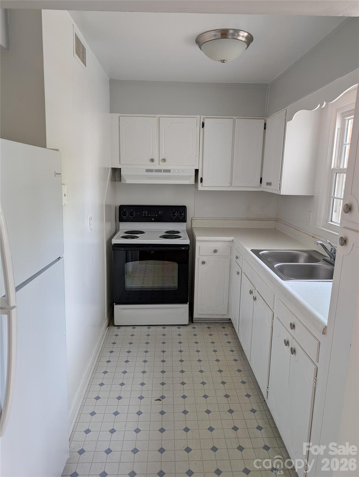 Condominium at Charlotte, photo 2 of 12