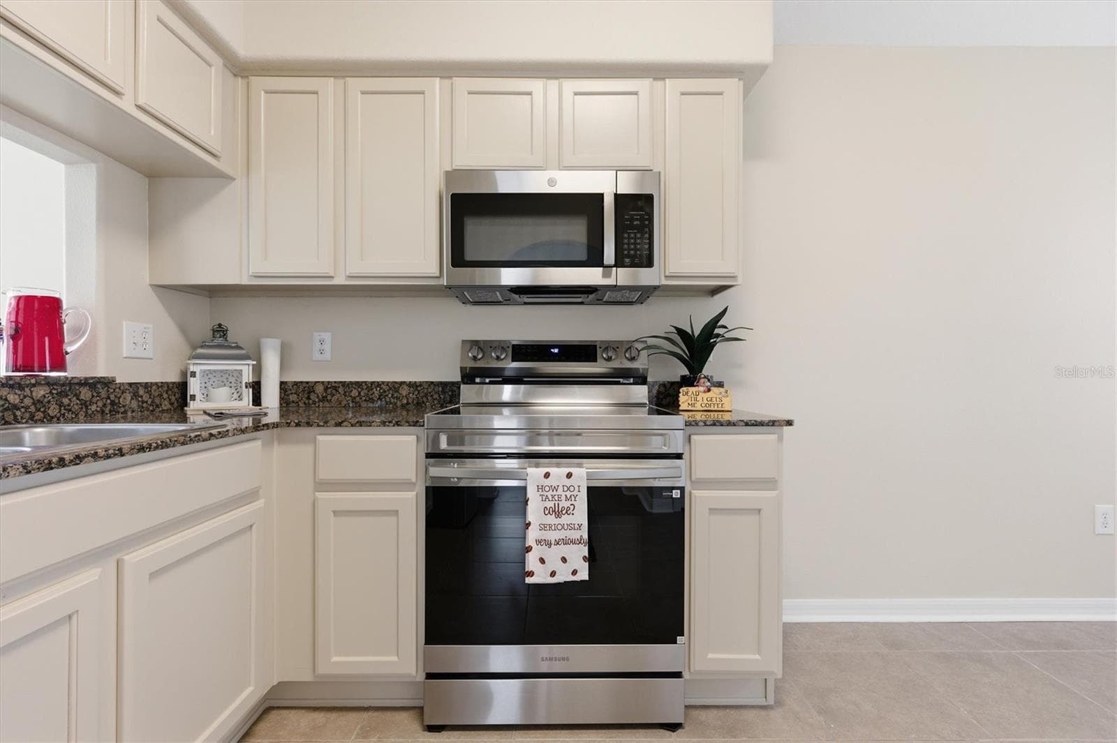 KITCHEN 6 - 25831 SYME CT, LAND O LAKES