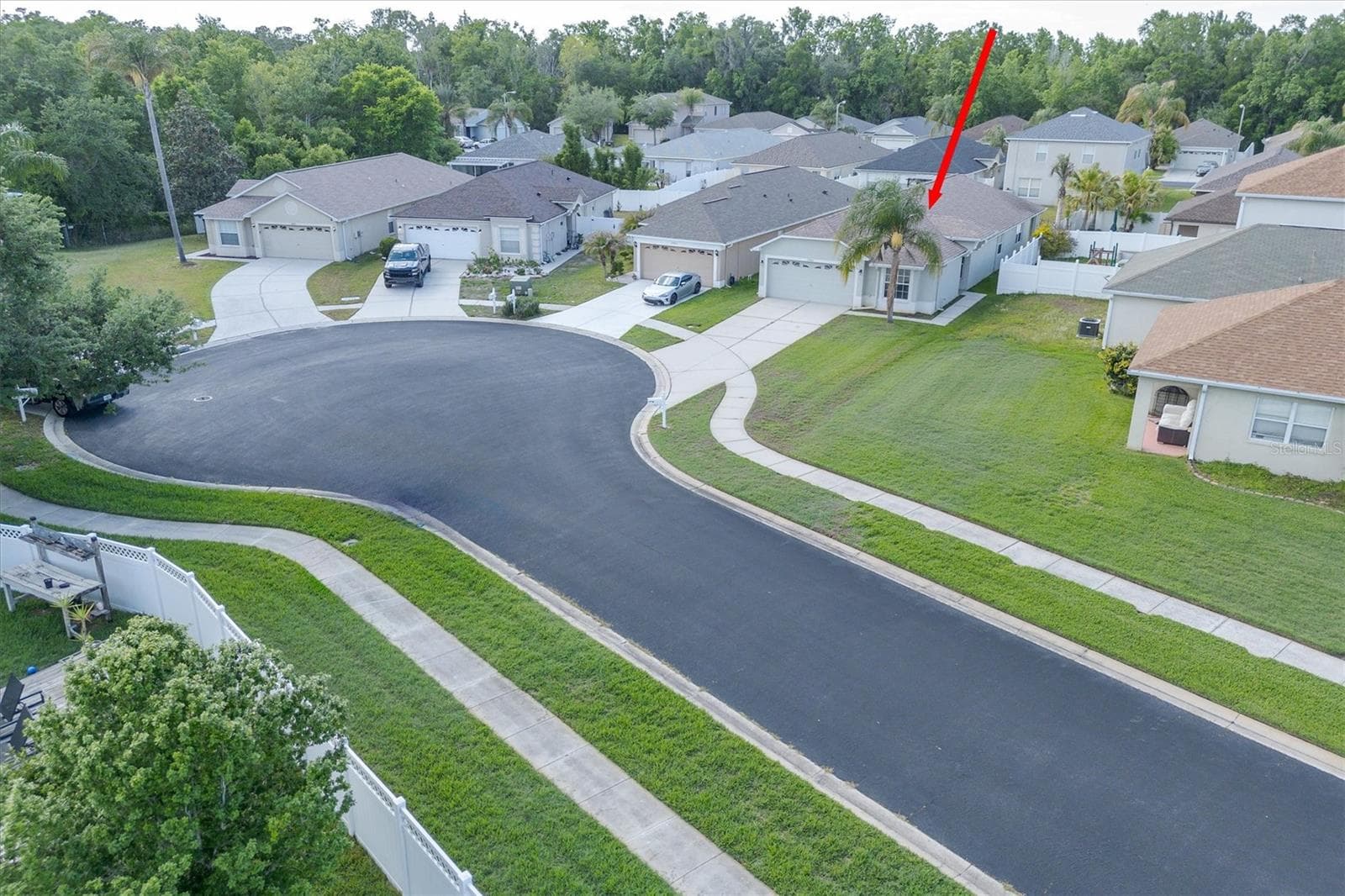 CUL-DE-SAC VIEW - 25831 SYME CT, LAND O LAKES