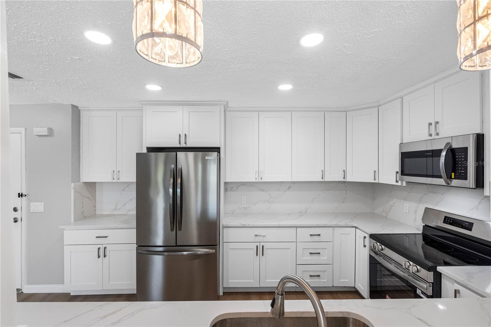 Kitchen - 100 BLUFF VIEW DR #404C, BELLEAIR BLUFFS
