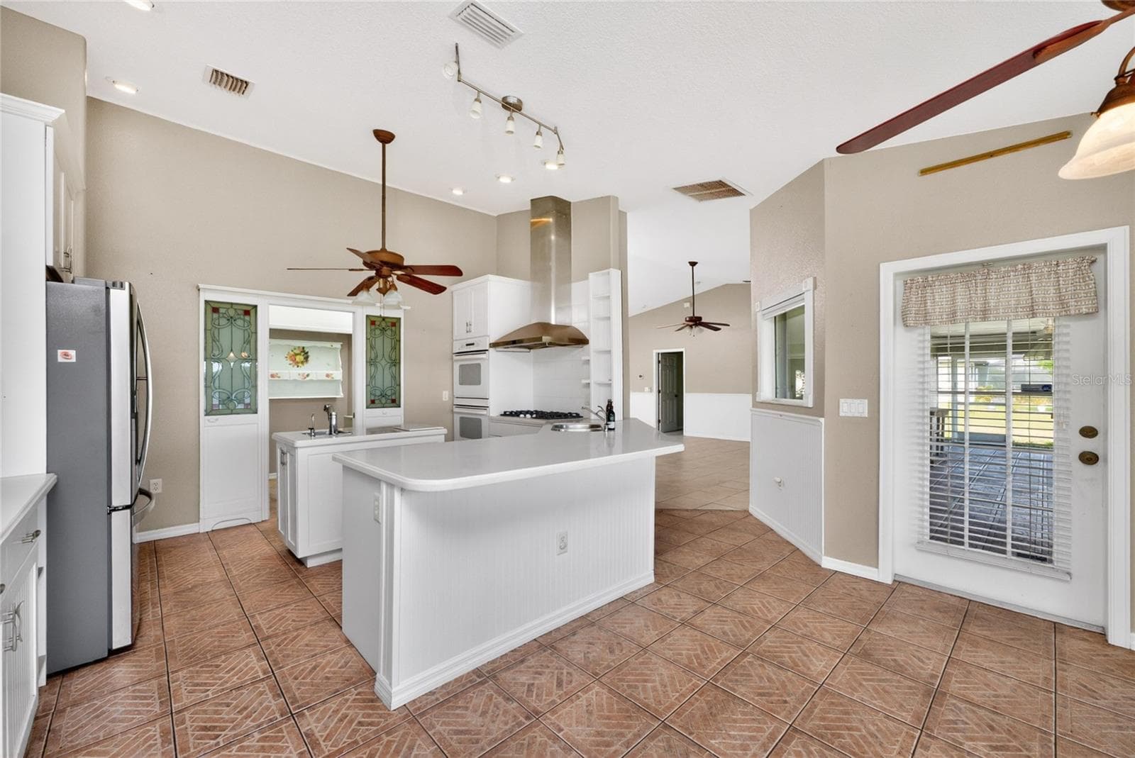 Single Family Residence at 7110 SAN CASA DR, ENGLEWOOD, photo 18 of 43
