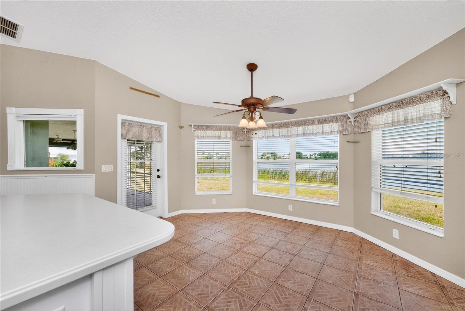 Breakfast nook - 7110 SAN CASA DR, ENGLEWOOD