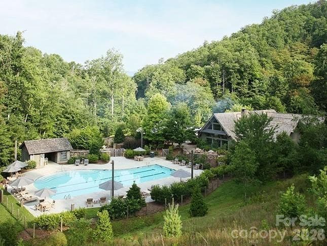 Outdoor pool nestled between the mountains - Sylva
