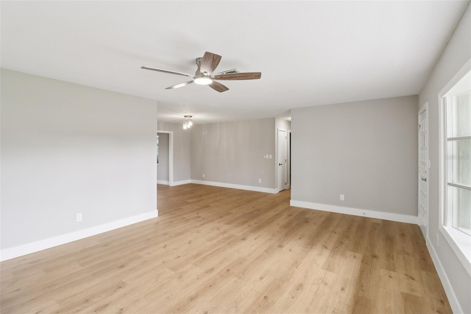 Living/Dining. - 1412 DIGARMO TER, DELTONA