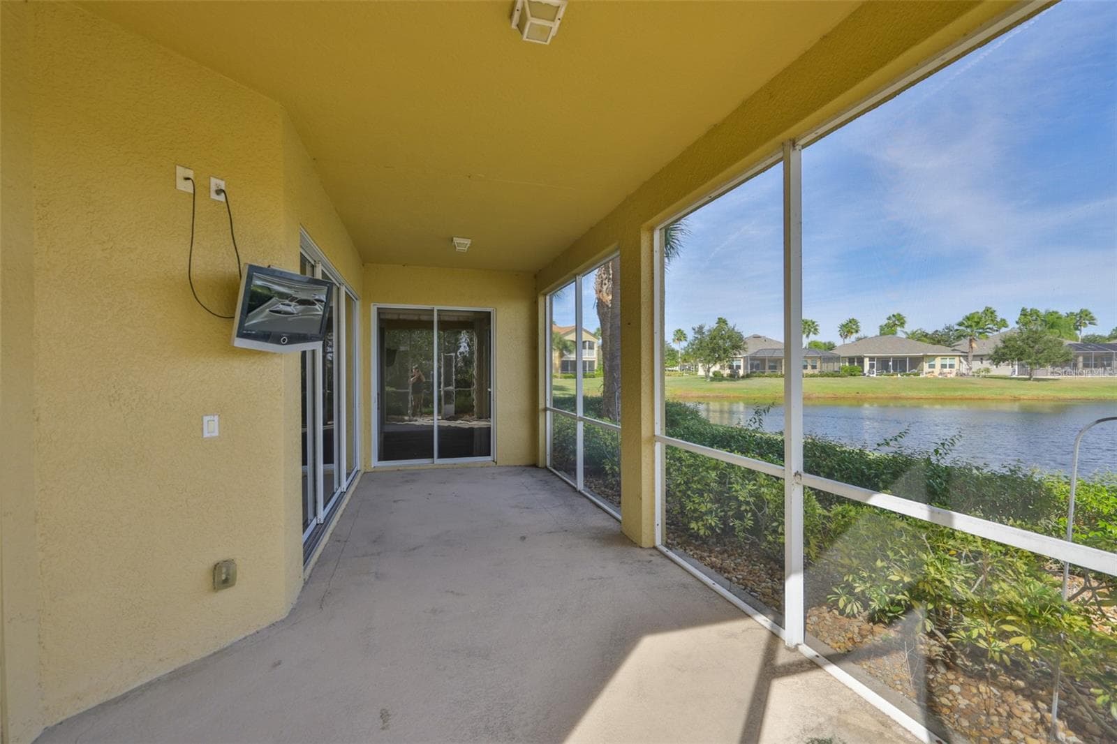 Condominium at 1324 EMERALD DUNES DR, SUN CITY CENTER, photo 42 of 53