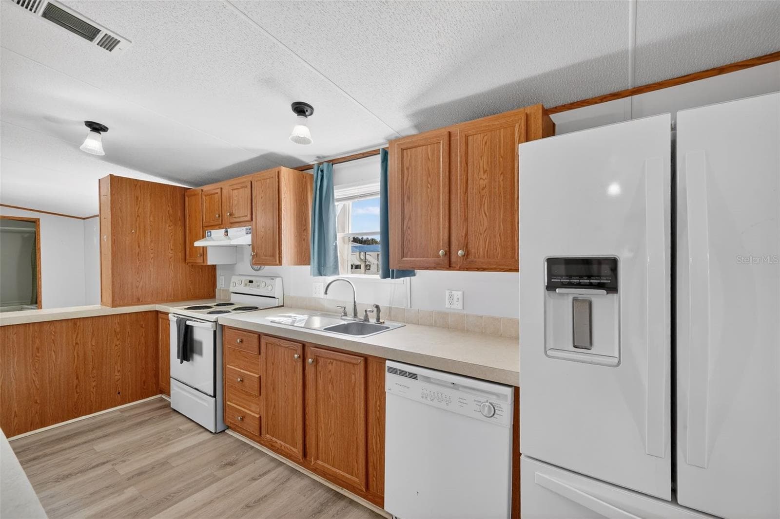 Manufactured Home at 132 HOLIDAY PARK BLVD NE, PALM BAY, photo 15 of 31