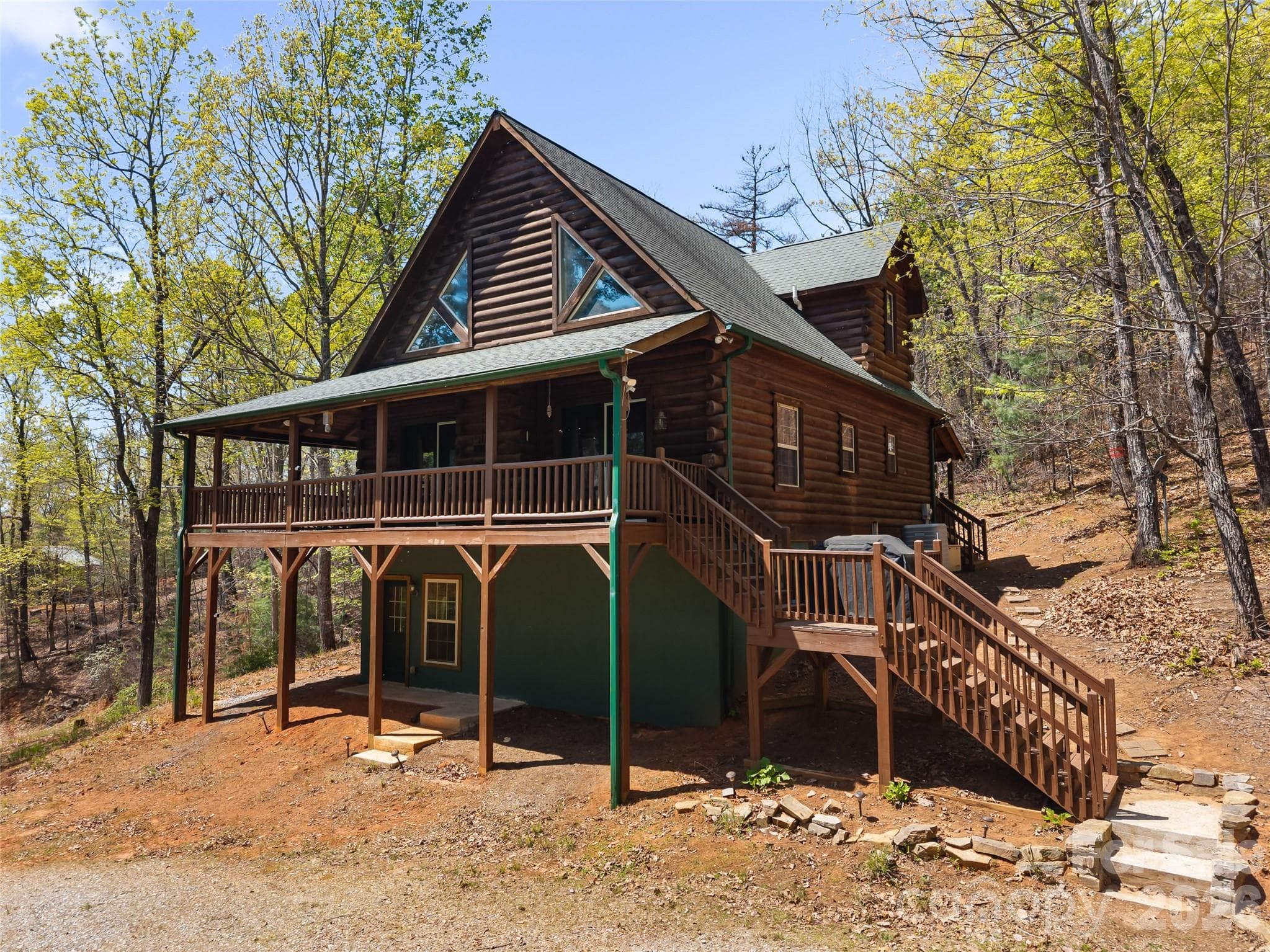 Side view - 462 Deep Woods Lane, Saluda