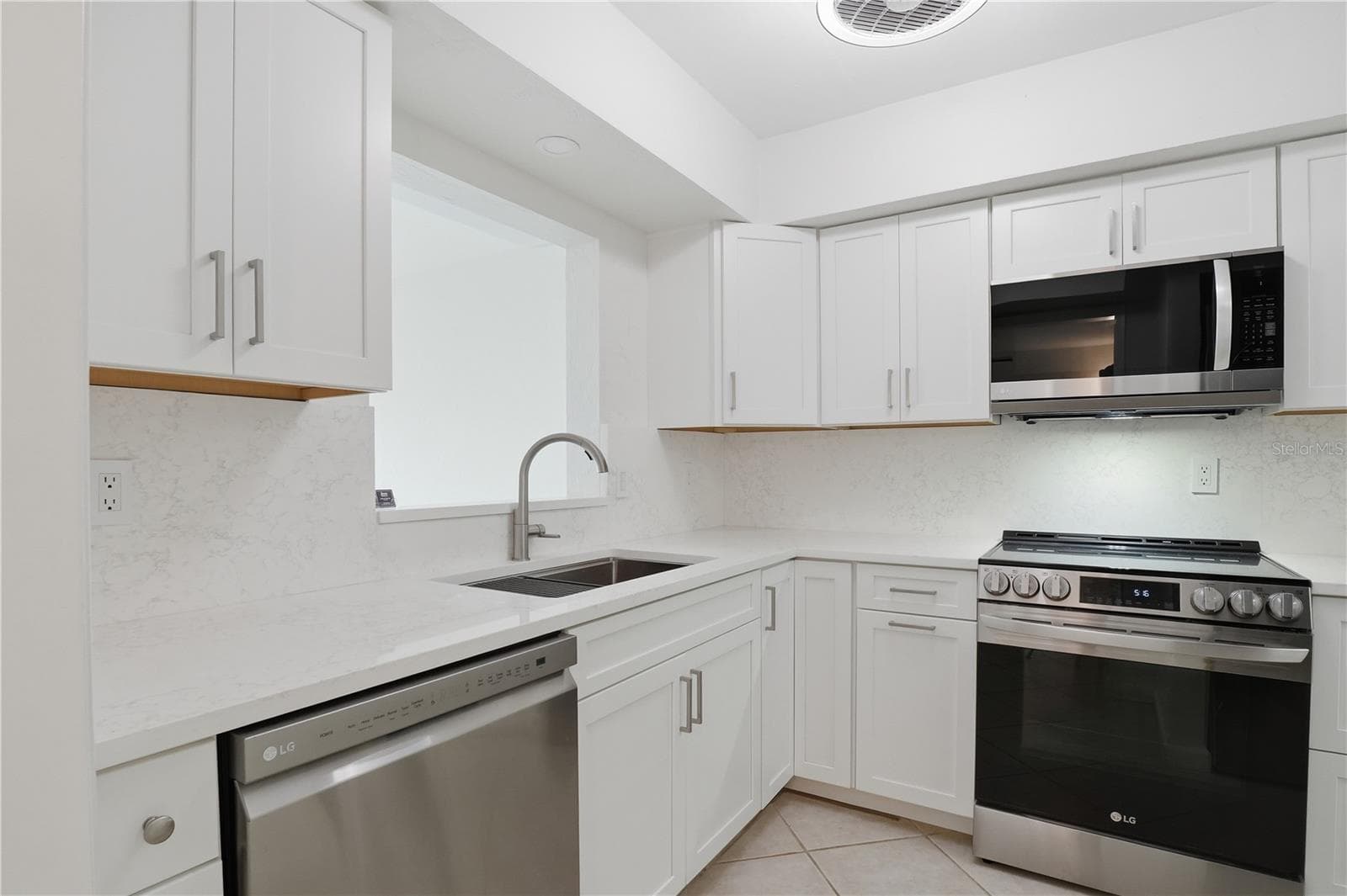 Condominium at 7860 PALM AIRE LN #103, SARASOTA, photo 5 of 19