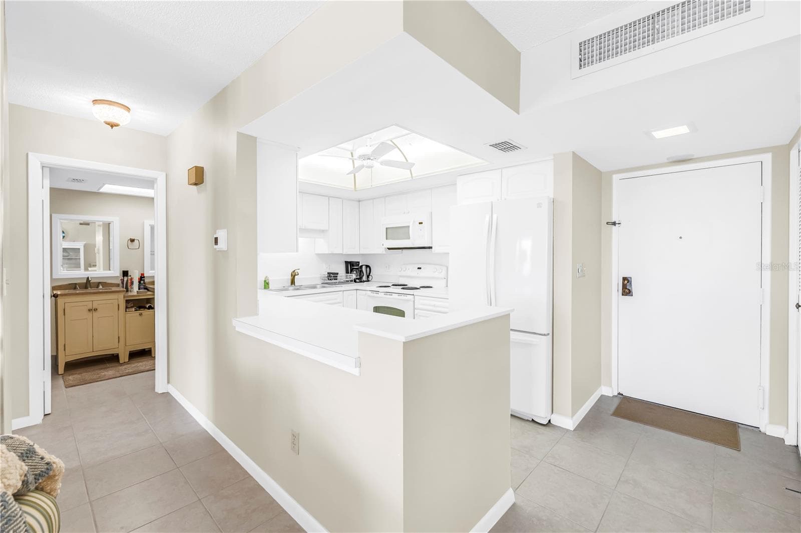 Condominium at 5220 BRITTANY DR S #1202, ST PETERSBURG, photo 14 of 52