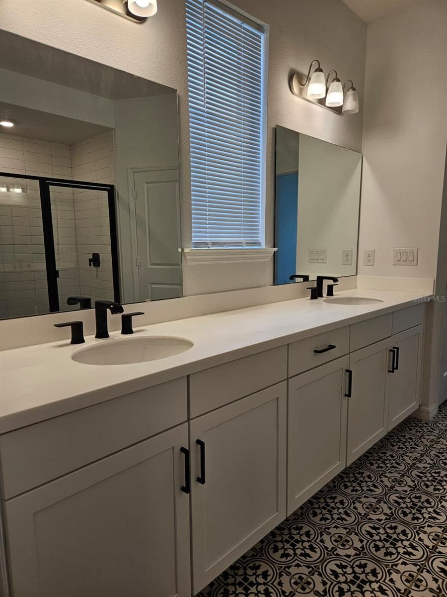 Master Bathroom - 1772 STAMEN DR, KISSIMMEE