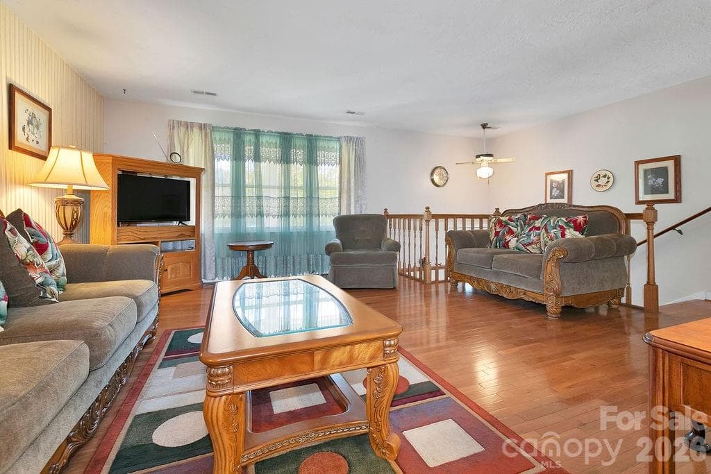 Spacious Livingroom - 1482 Island Ford Road, Brevard