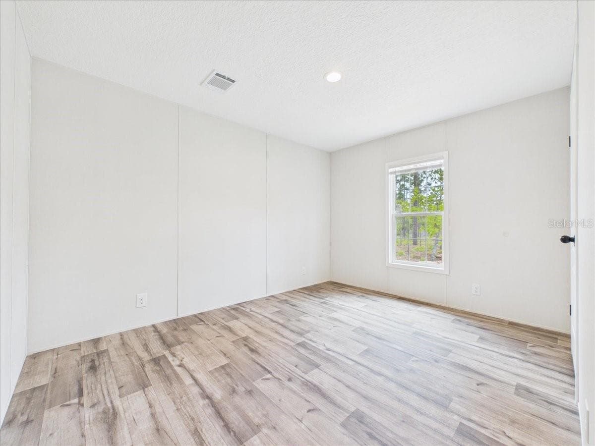 Manufactured Home at 137 BEULAH DR, HAWTHORNE, photo 26 of 31
