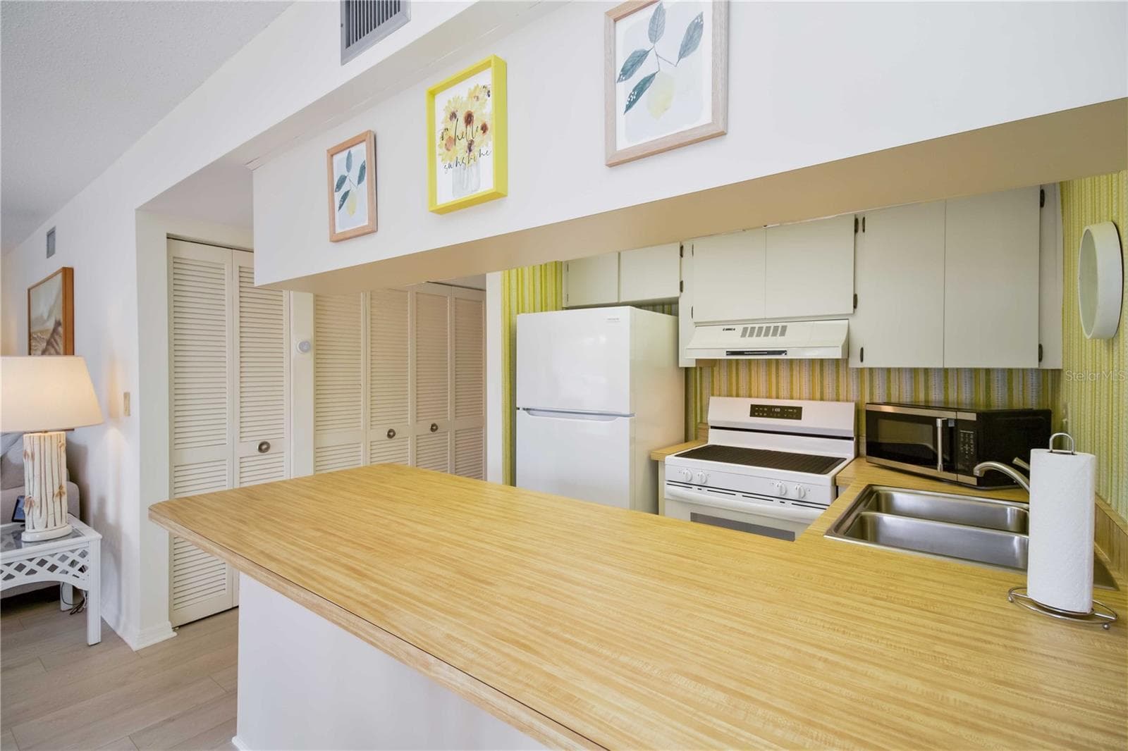 Condominium at 5476 SWIFT RD #19, SARASOTA, photo 13 of 34