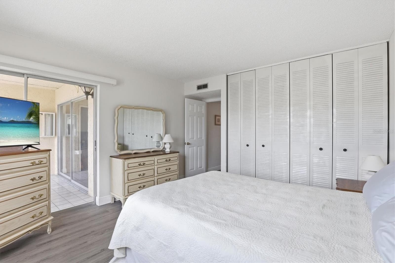 Lots of closet space - 7701 STARKEY RD #412, SEMINOLE