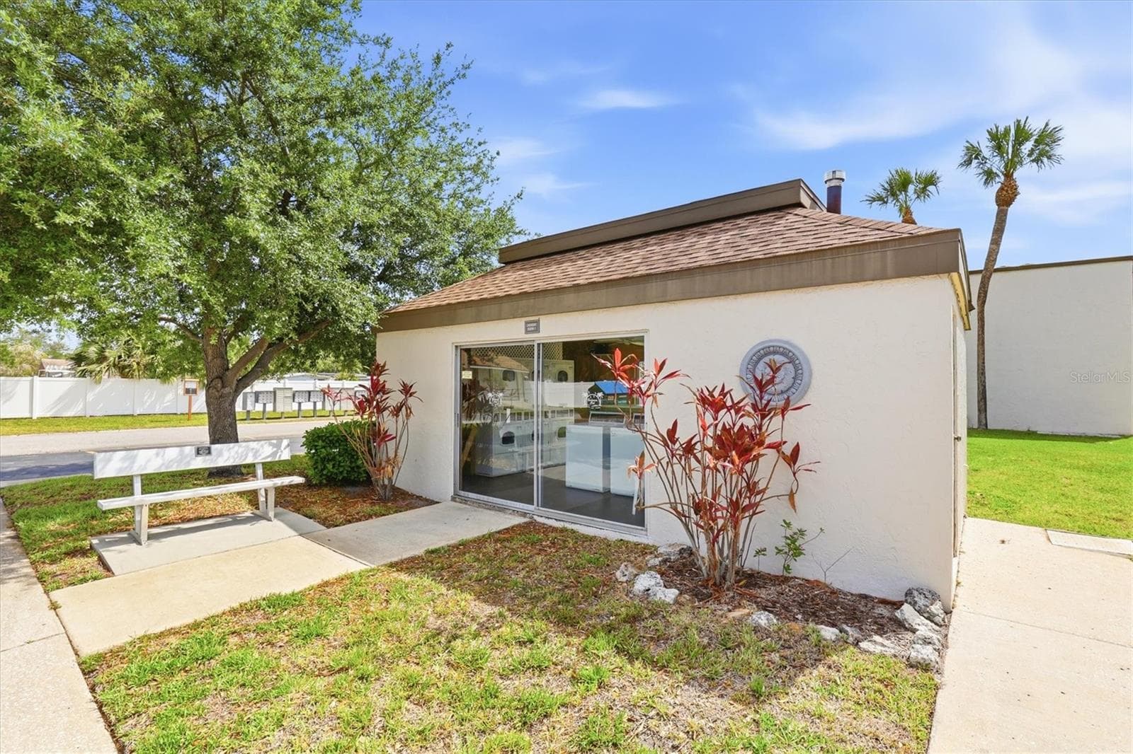 Laundry - 7701 STARKEY RD #412, SEMINOLE