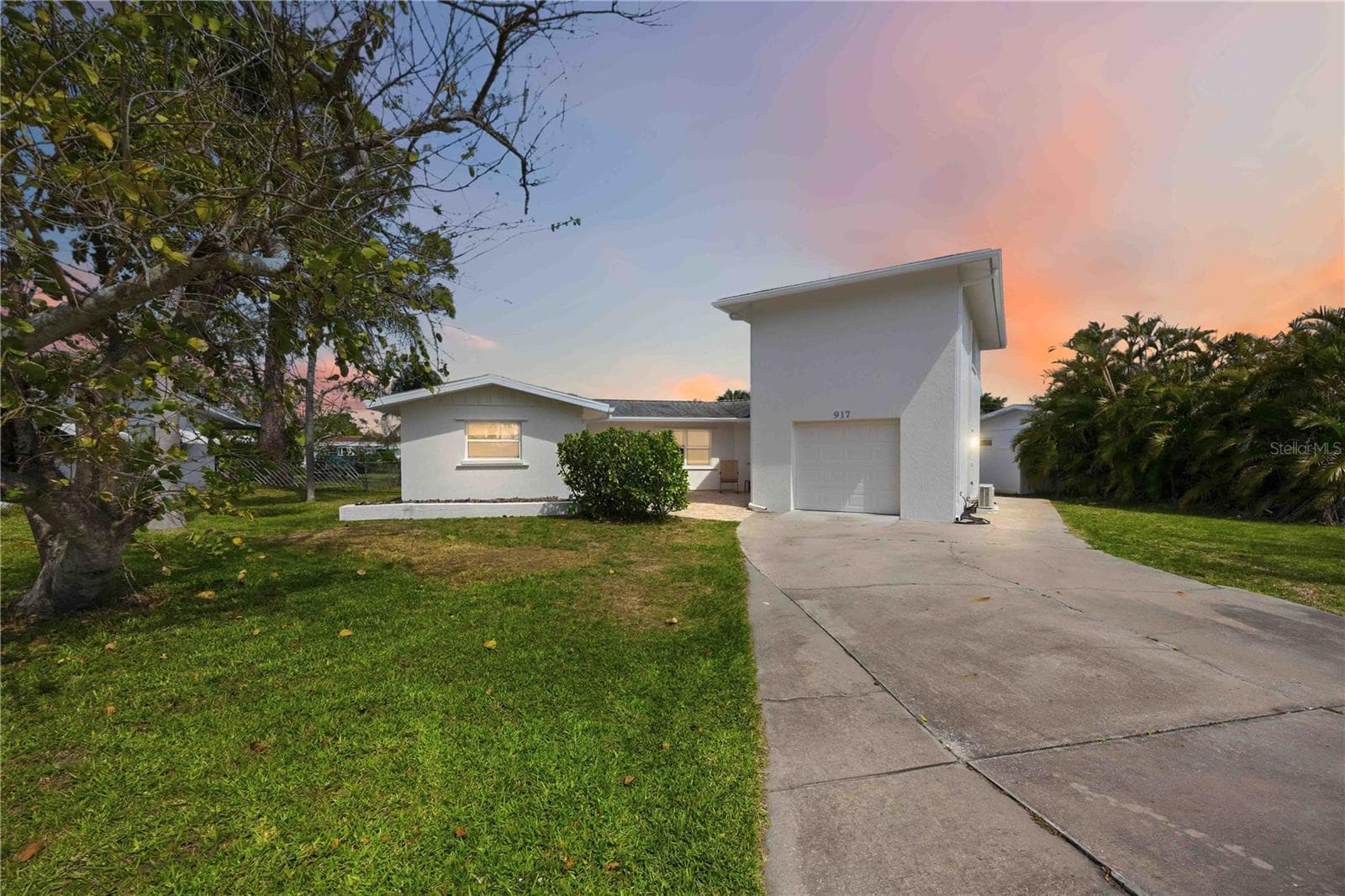 Single Family Residence at 917 CHURCH ST, VENICE, photo 3 of 66