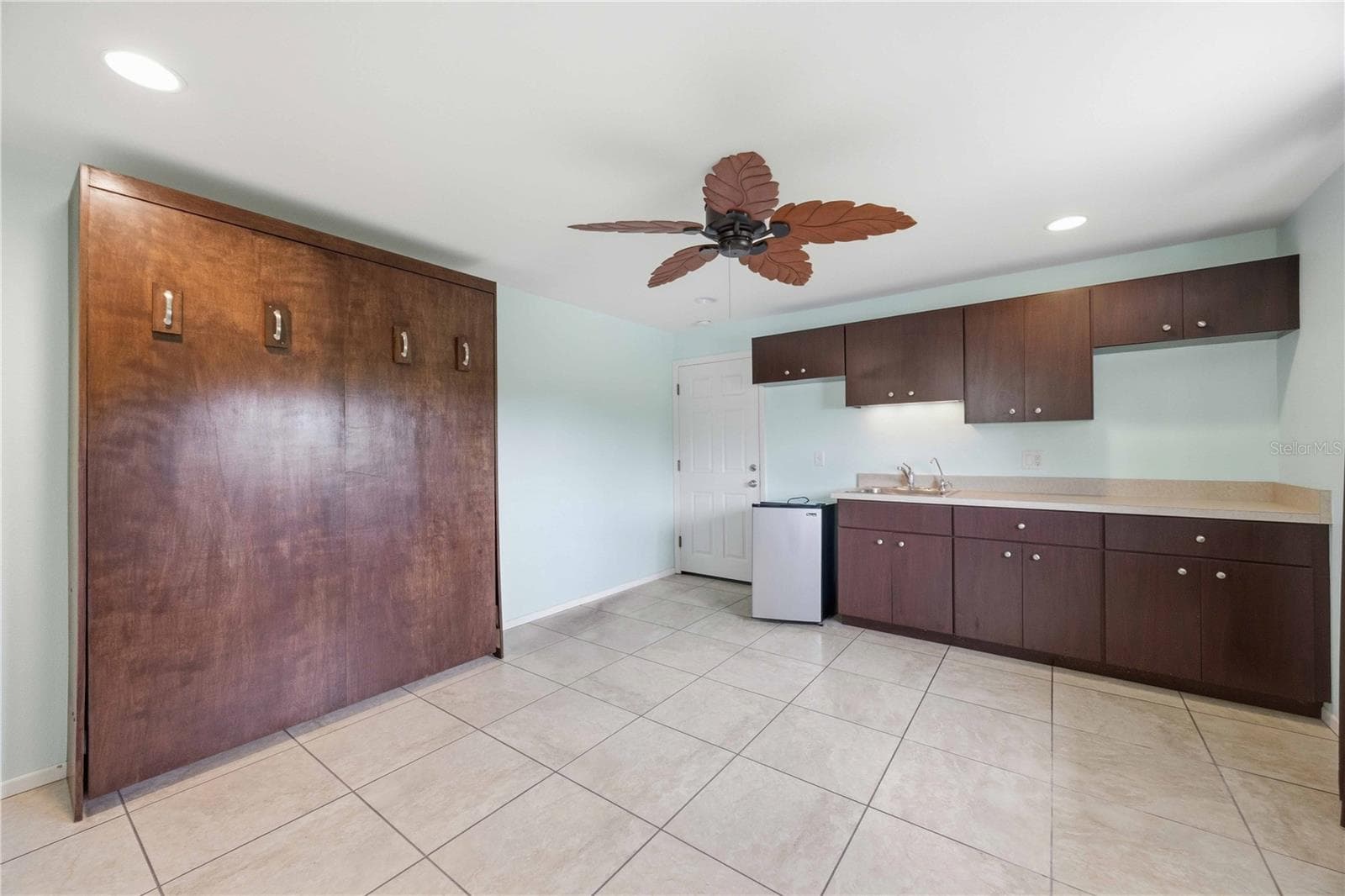 Single Family Residence at 917 CHURCH ST, VENICE, photo 12 of 66