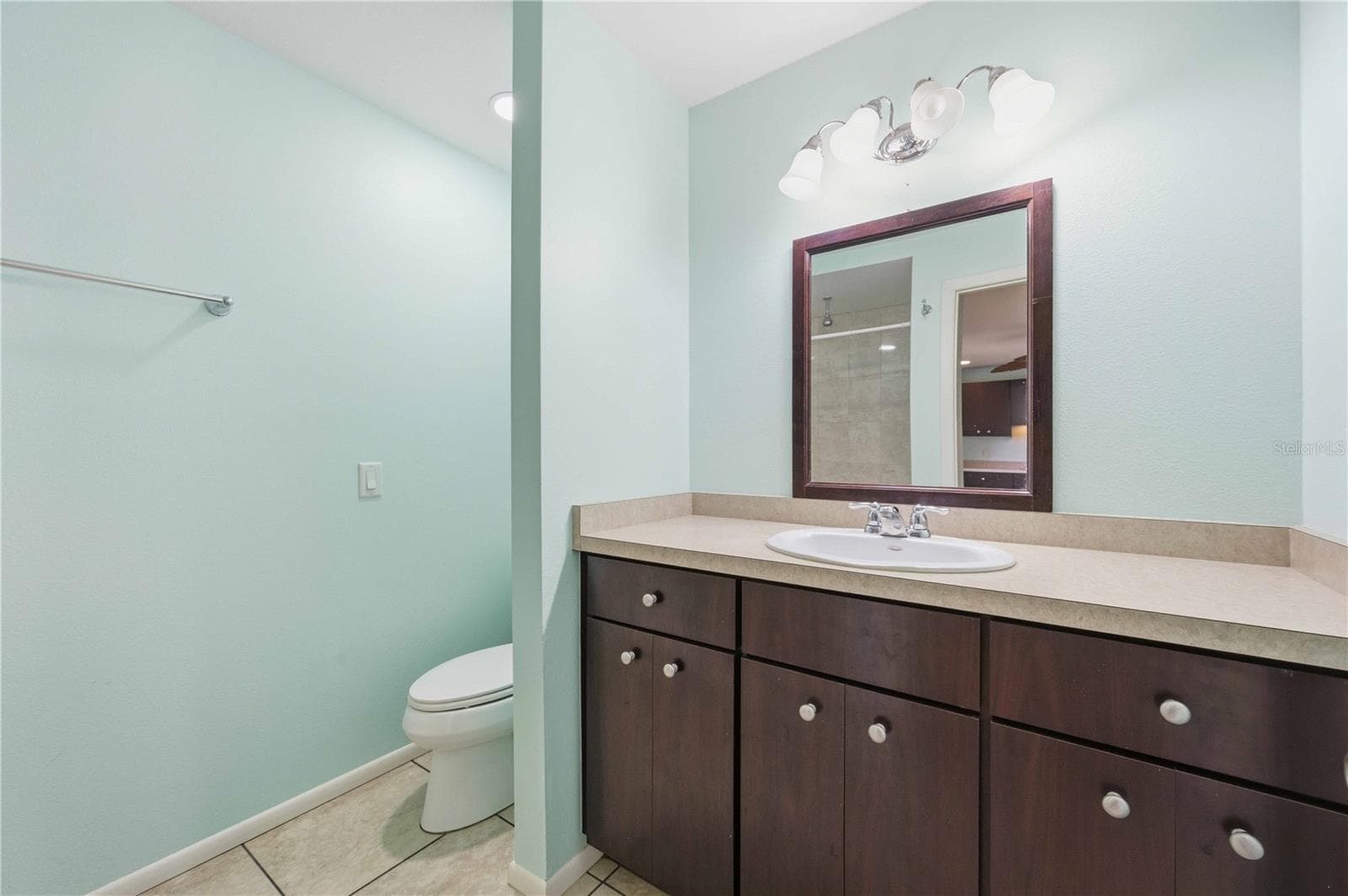 In-Law Ensuite Bath - 917 CHURCH ST, VENICE