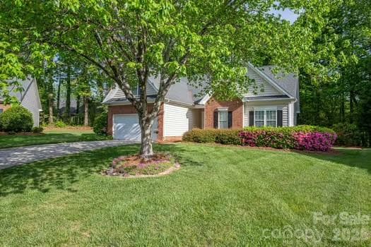 Single Family Residence at 1614 Iverness Court, Gastonia, photo 2 of 44