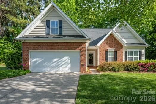 Single Family Residence at 1614 Iverness Court, Gastonia, photo 3 of 44