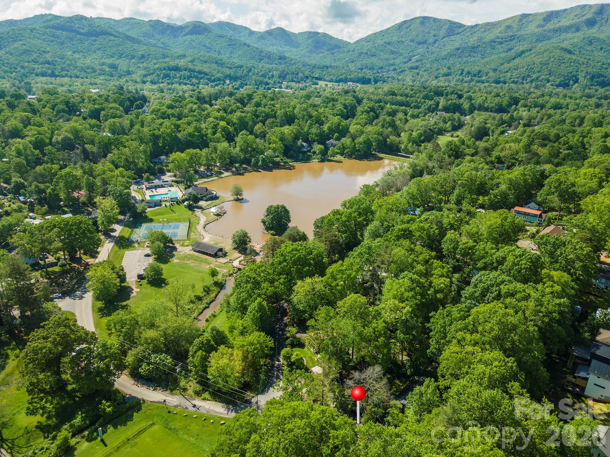 Lake Tomahawk with Playground, Walking Trail, Pool, and Tennis Courts - Black Mountain