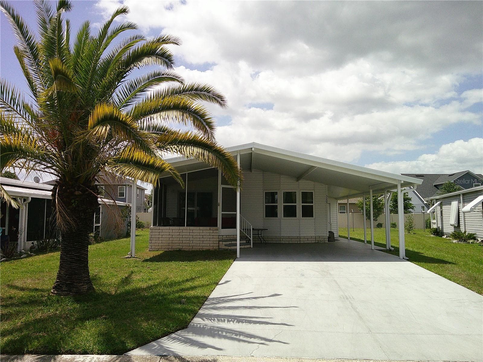 3205 HICKORY DR