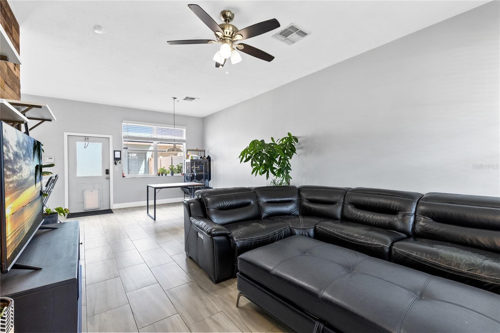 Townhouse at 6187 CHAPLEDALE DR, ORLANDO, photo 3 of 29