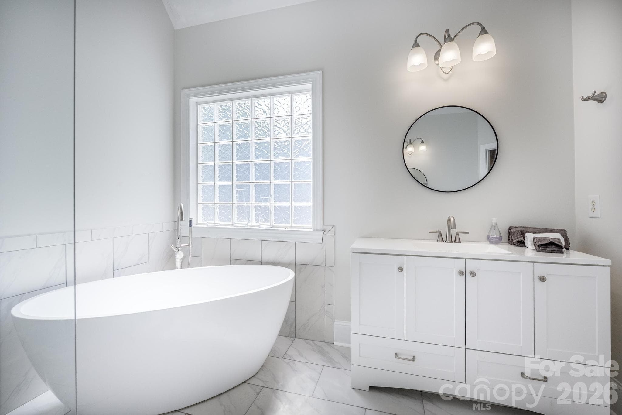 Primary Bath w/Soaking Tub - Denver