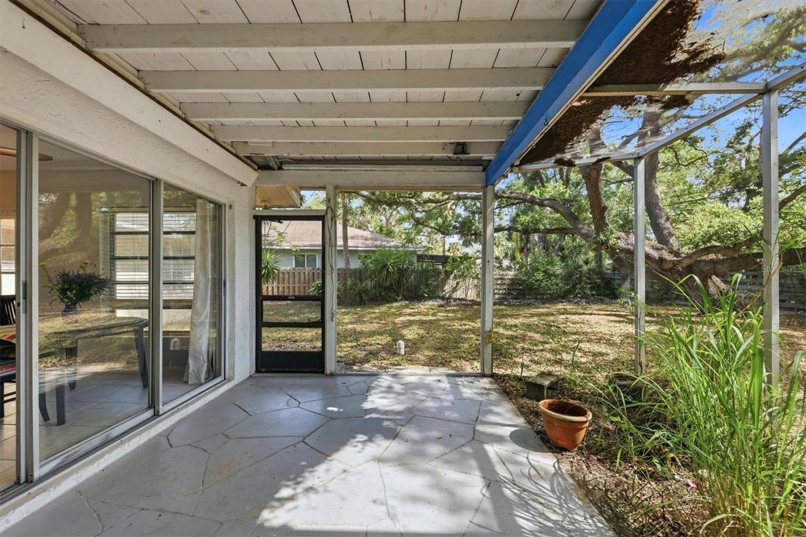 Access to the back yard from lanai - 4003 BOOTH PL, SARASOTA