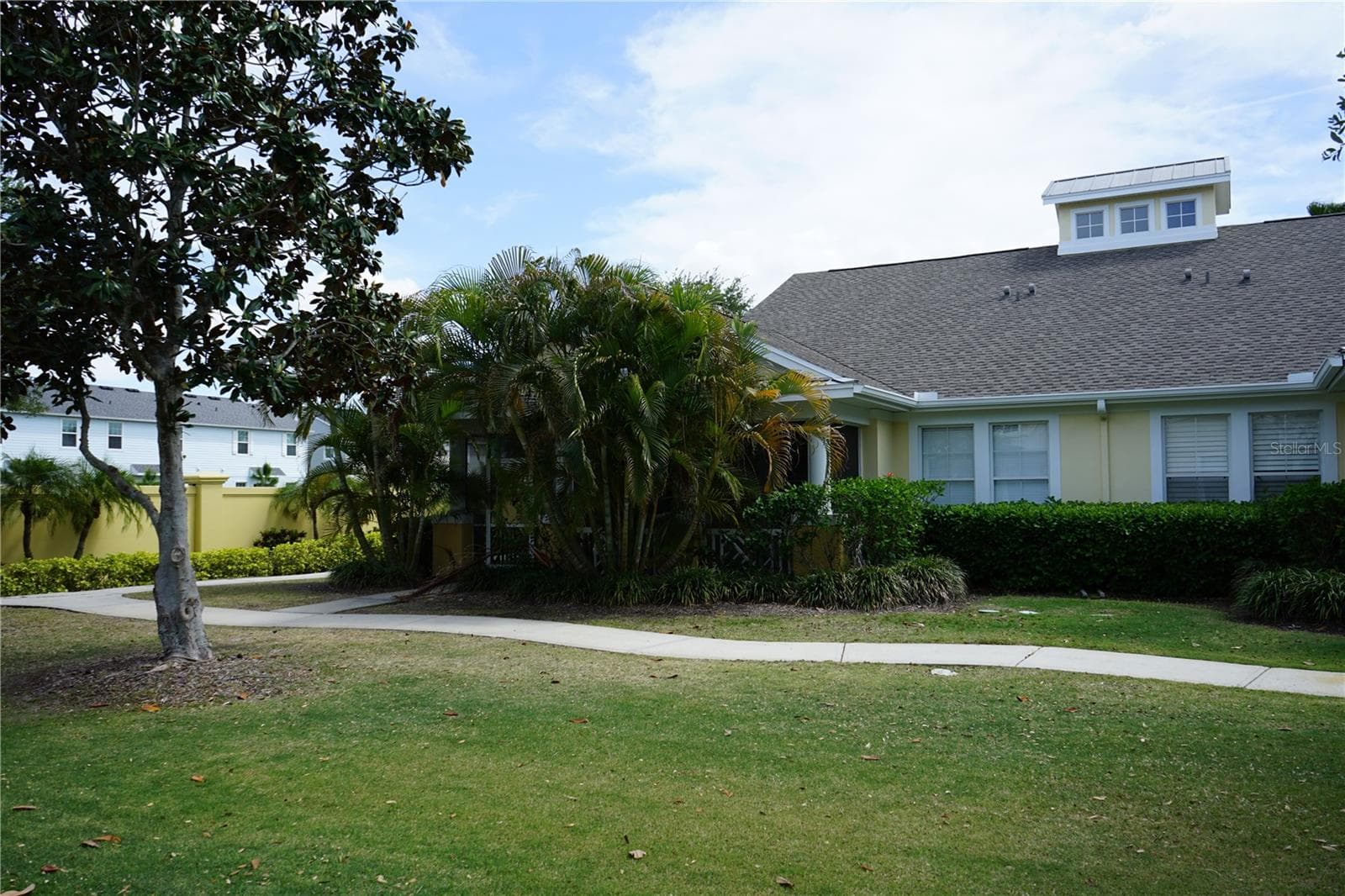front view - 201 SUNSET CREST CT, APOLLO BEACH