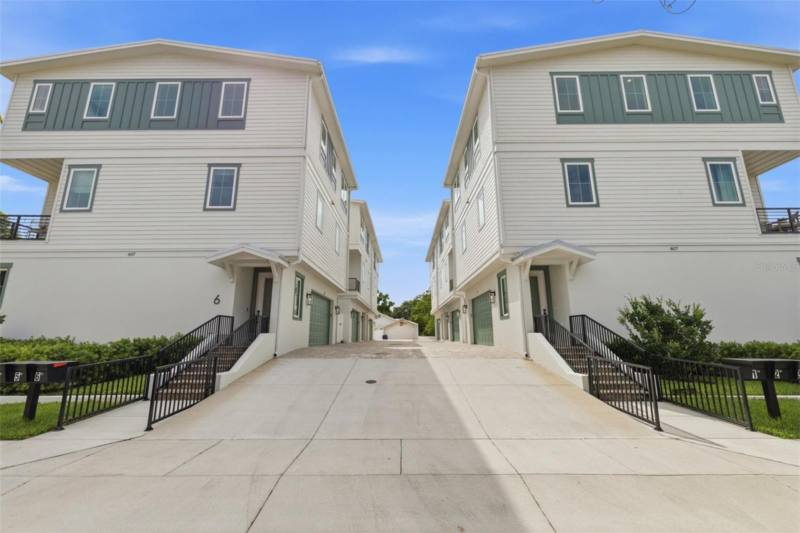 407 S ALBANY AVE #2