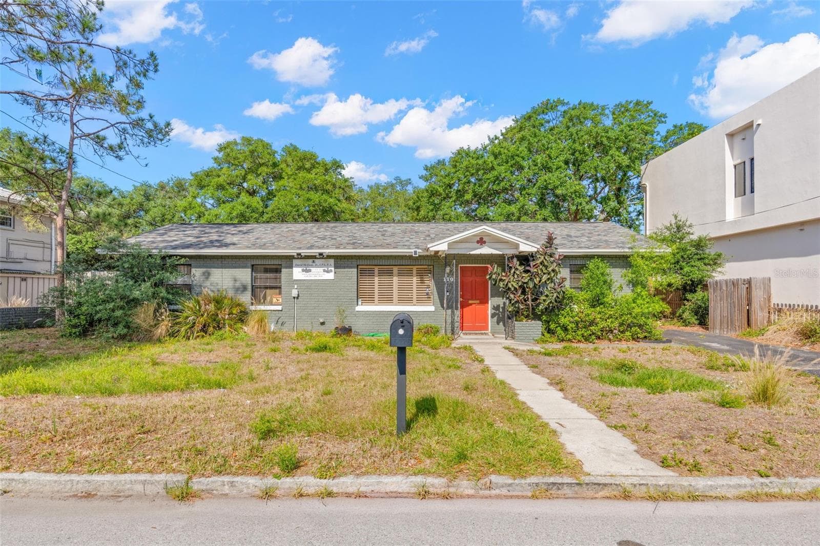 110 N LINCOLN AVE