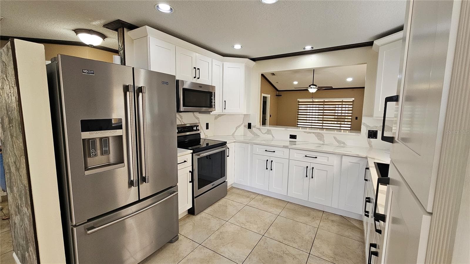 Kitchen - 6053 GENTLE BEN CIR, WESLEY CHAPEL