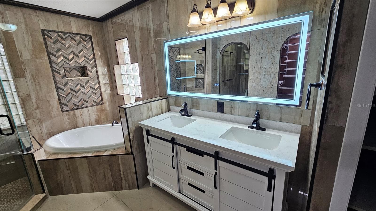 Master Bathroom - 6053 GENTLE BEN CIR, WESLEY CHAPEL