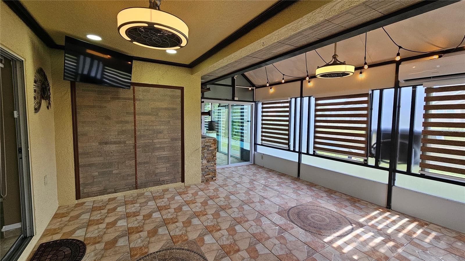 Family Room - 6053 GENTLE BEN CIR, WESLEY CHAPEL
