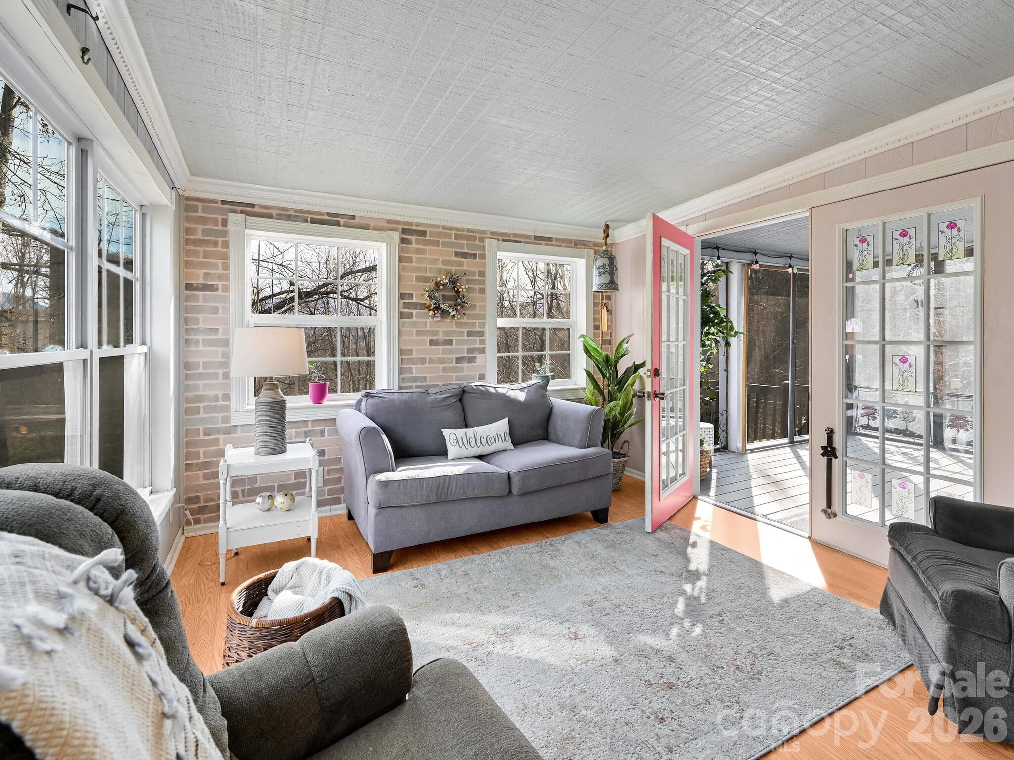 Bright, Cheery Living Room - 90 Davidson Gap Road, Leicester