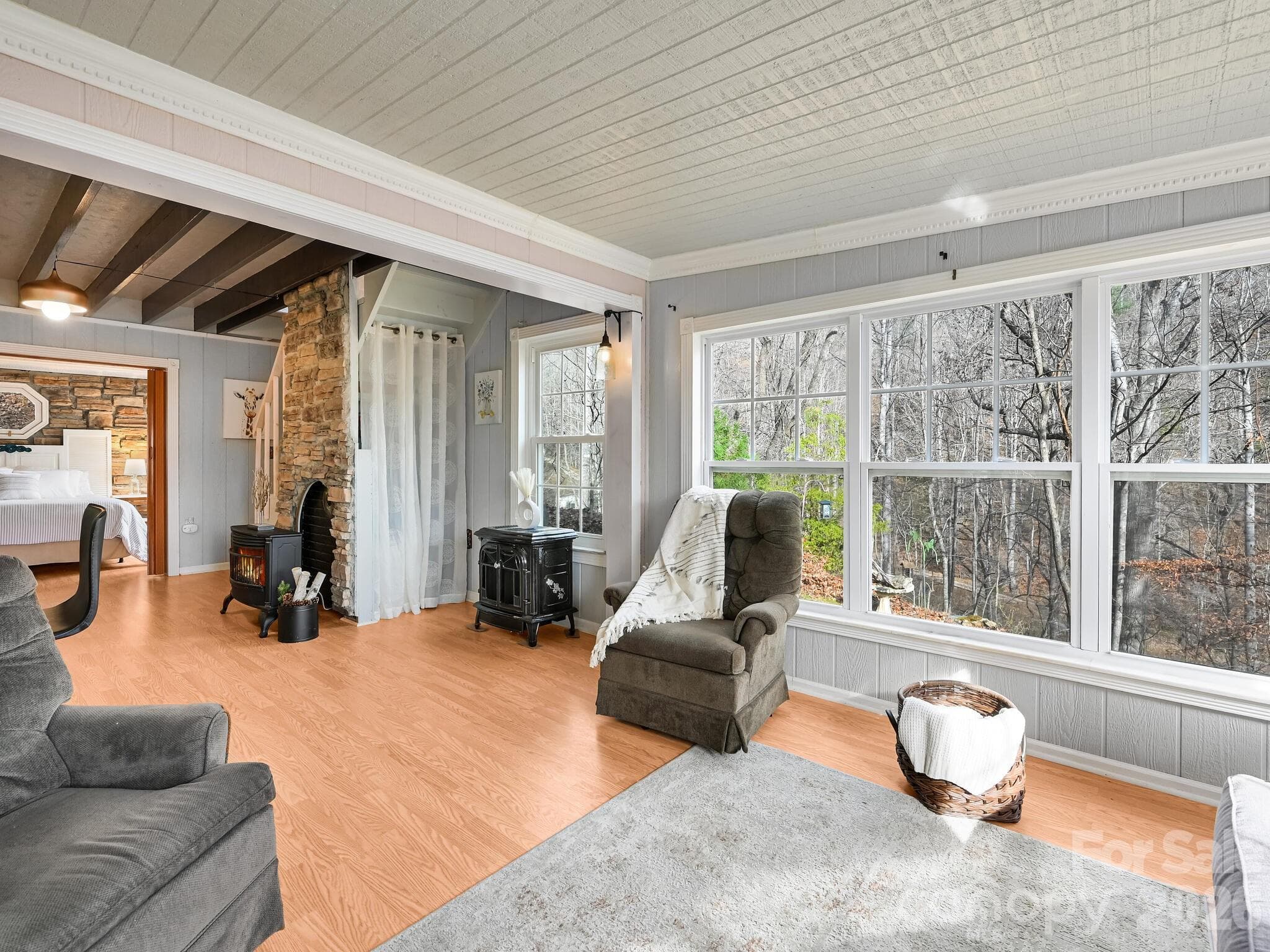 Easy Maintenance Laminate Flooring - 90 Davidson Gap Road, Leicester