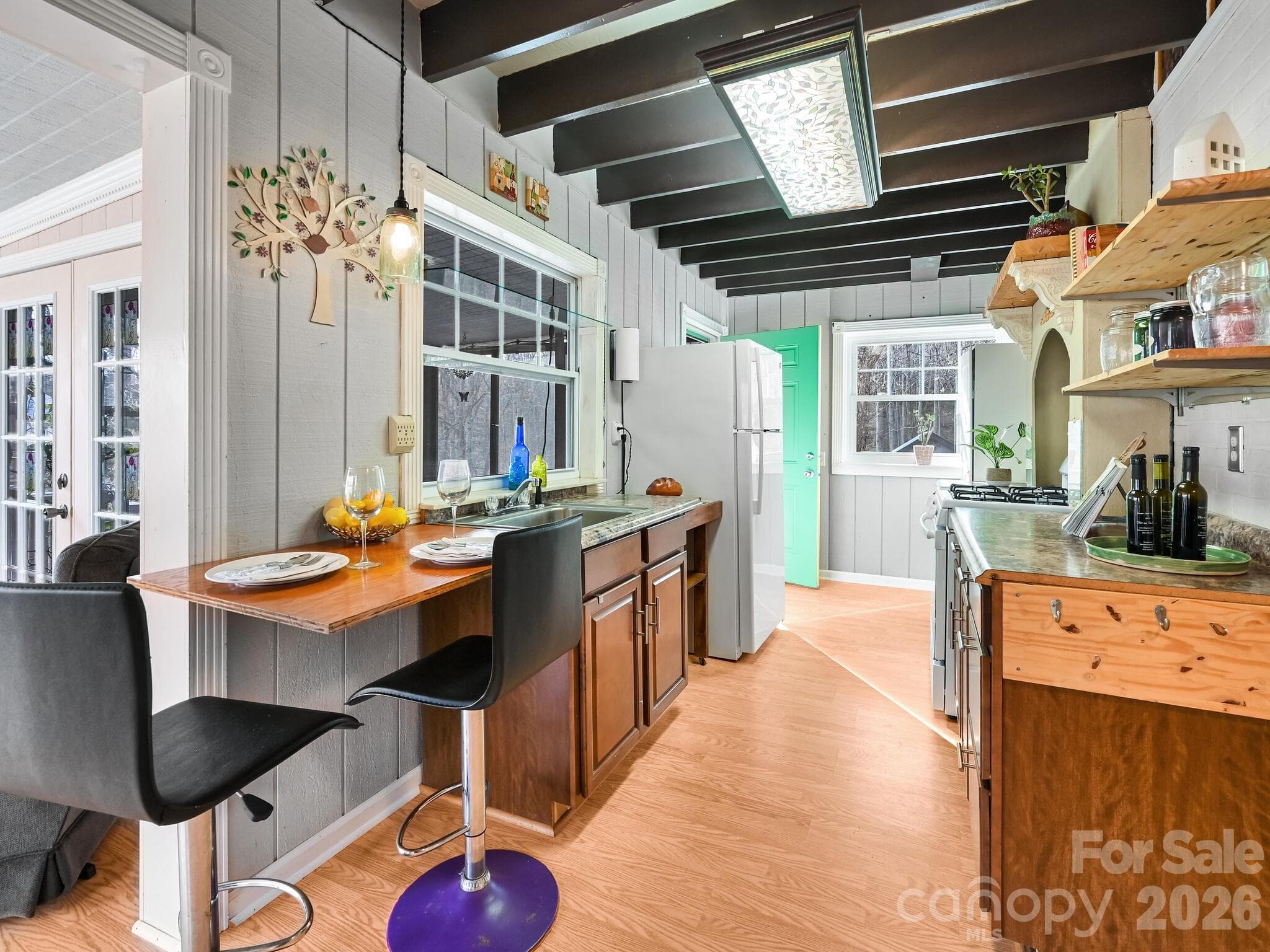 Bright Kitchen - 90 Davidson Gap Road, Leicester