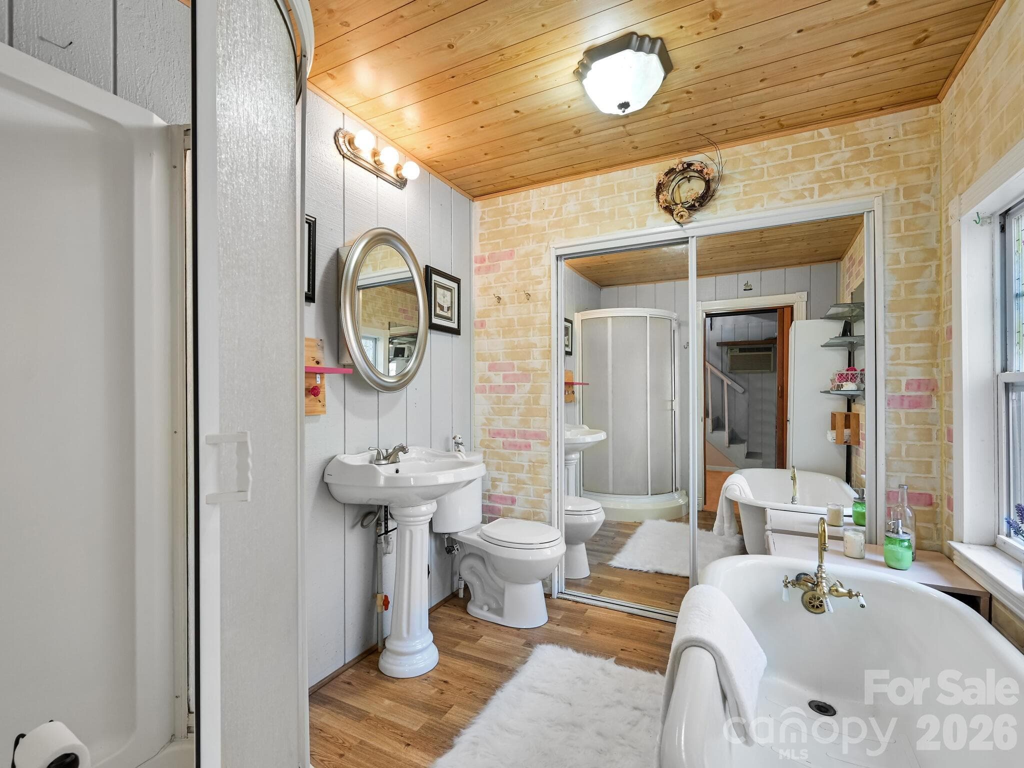Bright Bath - 90 Davidson Gap Road, Leicester
