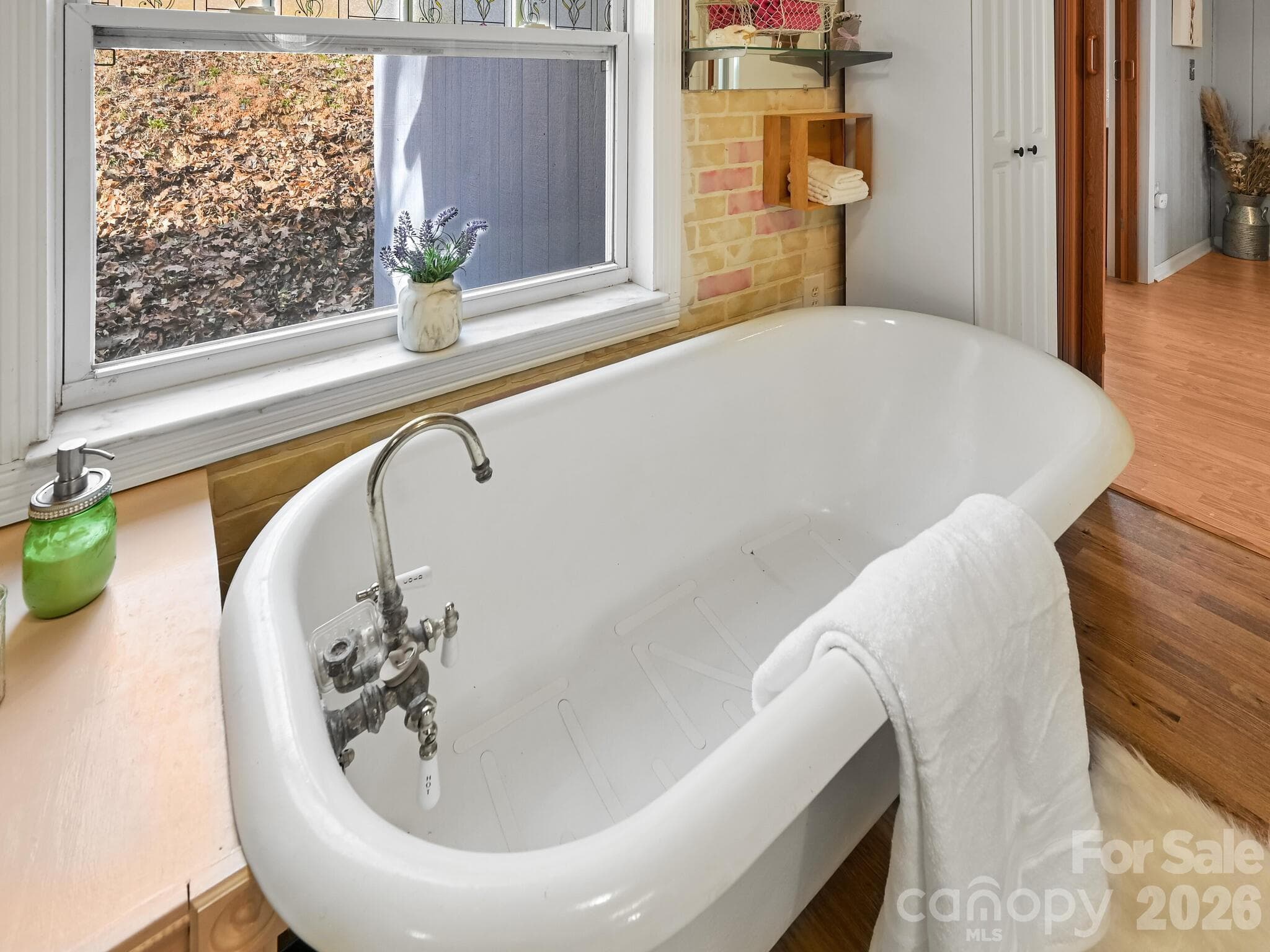 Cozy Tub in Bath - 90 Davidson Gap Road, Leicester
