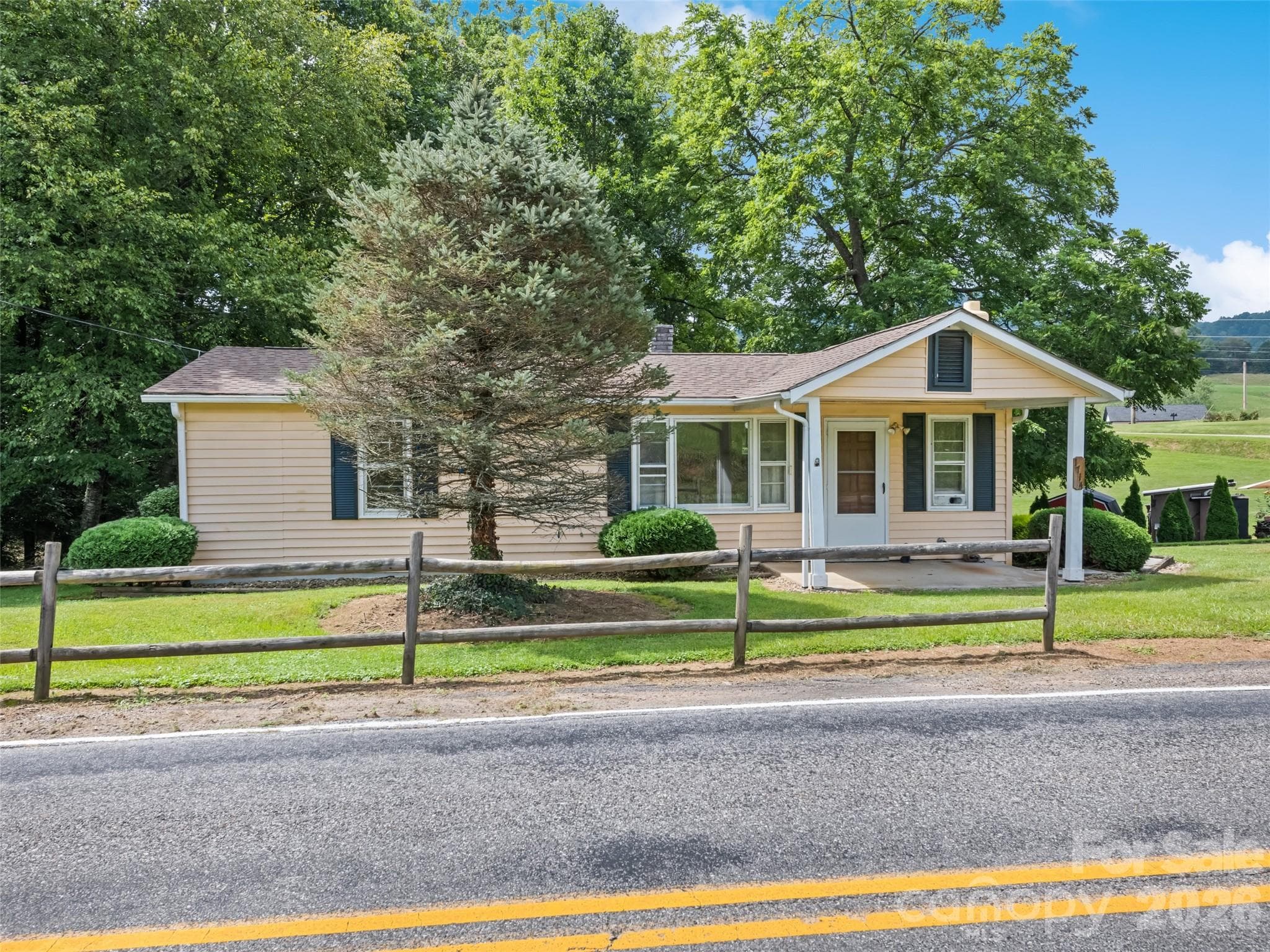 Single Family Residence at Waynesville, photo 2 of 25