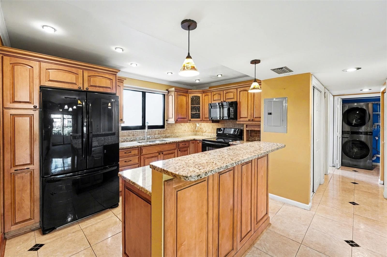 Kitchen (from front entry to the left side) - 10755 VILLAGE CLUB CIR N #101, ST PETERSBURG