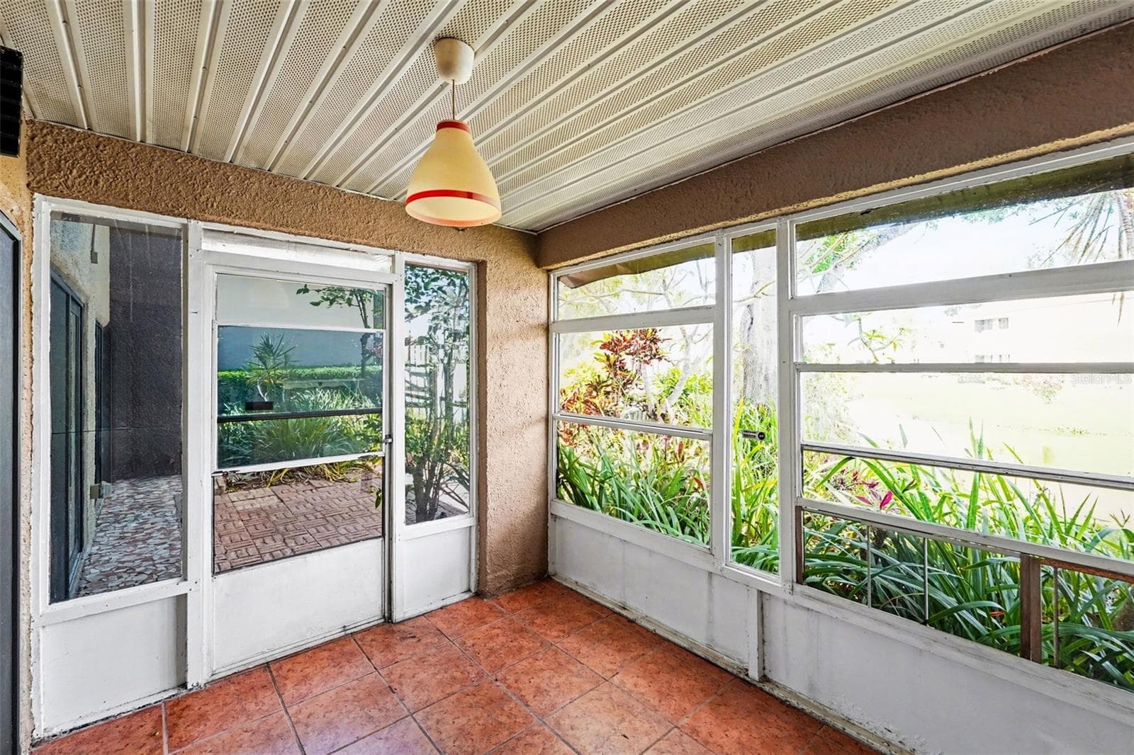 Enclosed patio - 10755 VILLAGE CLUB CIR N #101, ST PETERSBURG