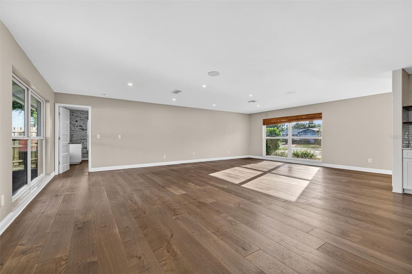 Single Family Residence at 4200 BEACH DR SE, ST PETERSBURG, photo 5 of 22