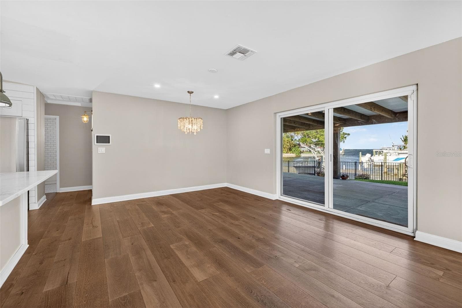 Single Family Residence at 4200 BEACH DR SE, ST PETERSBURG, photo 6 of 22